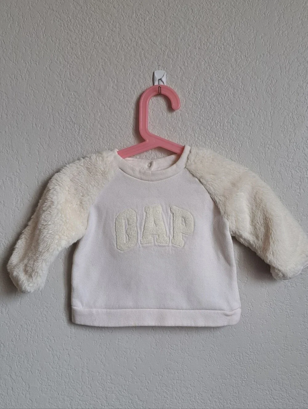 Baby Gap Girls Cream Fuzzy Sweater Size 6-12 Months